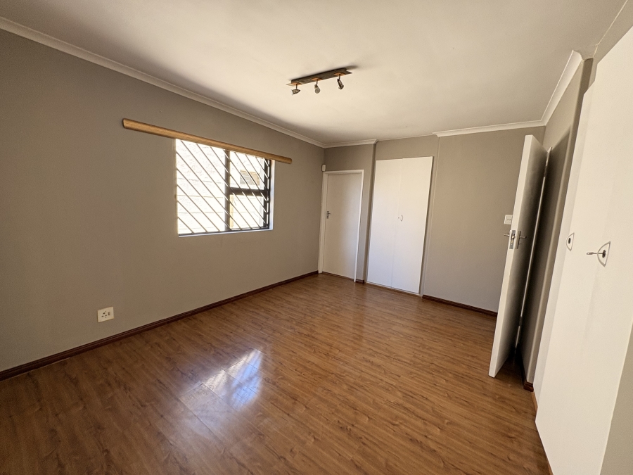 To Let 4 Bedroom Property for Rent in Kirstenhof Western Cape